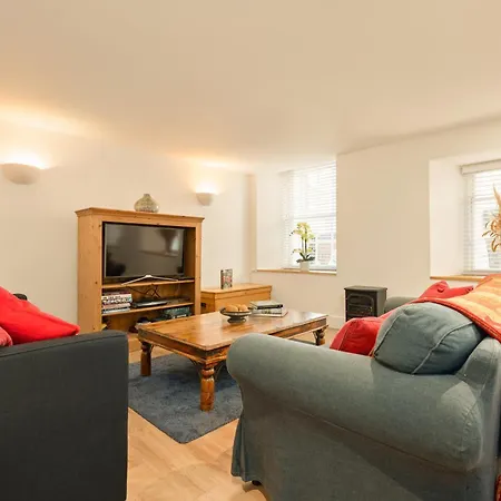 Heart Of Edinburgh's Historic Old Town - Blair Street