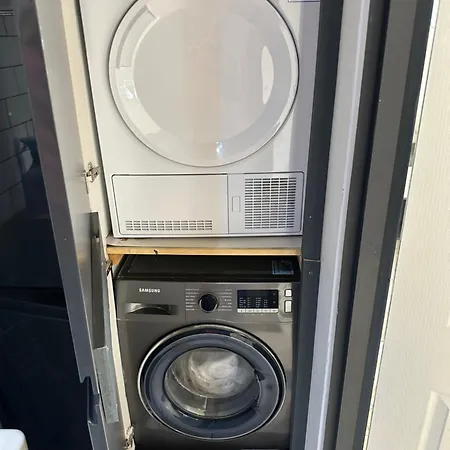 Dreghorn House 5 B-rooms 9 Beds 3 Toilets 2 Showers,1 Bath 2 Receiption Secure Free Parking 233 Wifi Nyaraló Edinburgh