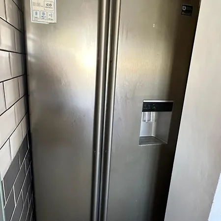 Tatil Evi Dreghorn House 5 B-rooms 9 Beds 3 Toilets 2 Showers,1 Bath 2 Receiption Secure Free Parking 233 Wifi Edinburgh