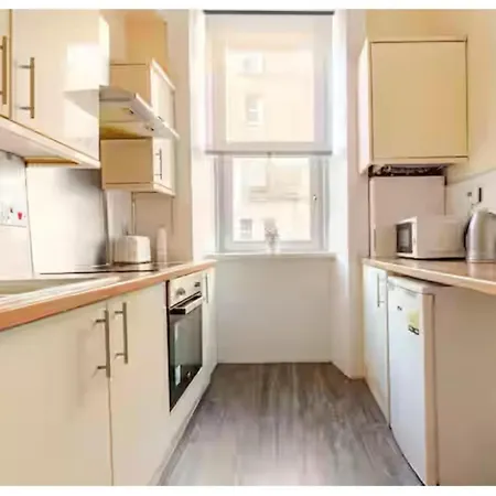 3 Bed - Pet Friendly & Parking * Edinburgh