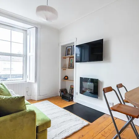 Stylish Near Apartment *