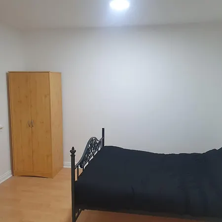 Away בית הארחה