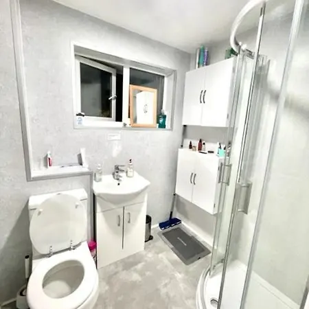 ホームステイ Double In 3 Bedroom House エディンバラ