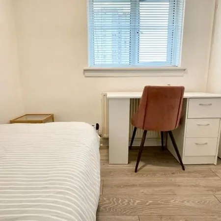 Homestay szállás Single In 3 Bedroom House Edinburgh