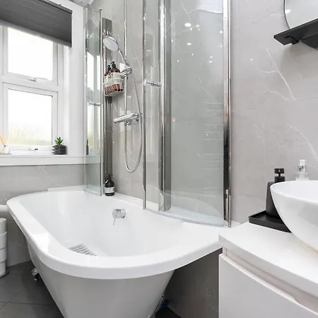 Lägenhet Crewe - Stylish 2 Bedroom Apt, Garden, Free Parking, Edin