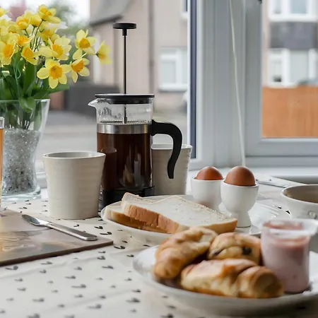 Crewe - Stylish 2 Bedroom Apt, Garden, Free Parking, Edin Lägenhet