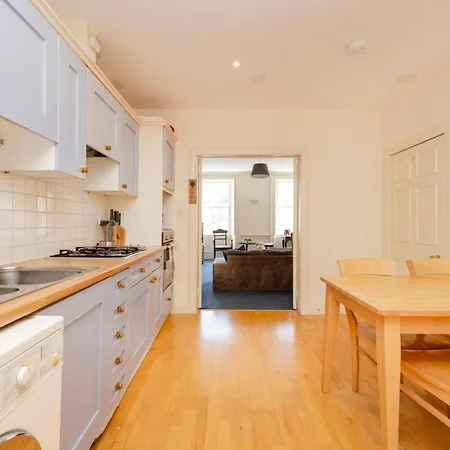 Апартаменты Joivy Gorgeous 2-bed Flat Near Castle