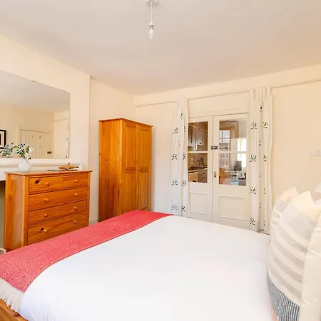 Joivy Gorgeous 2-bed Flat Near Castle Апартаменты *