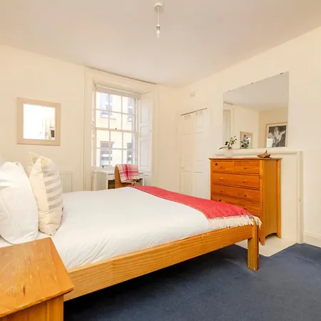Апартаменты Joivy Gorgeous 2-bed Flat Near Castle *