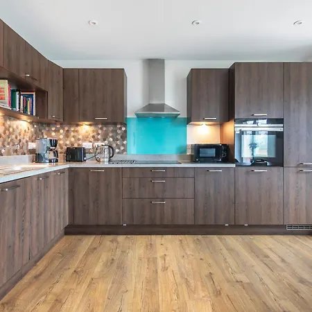 Beautiful Meadowbank With On-street Parking *