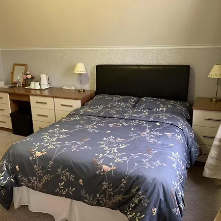Hillhouse 3* Edinburgh