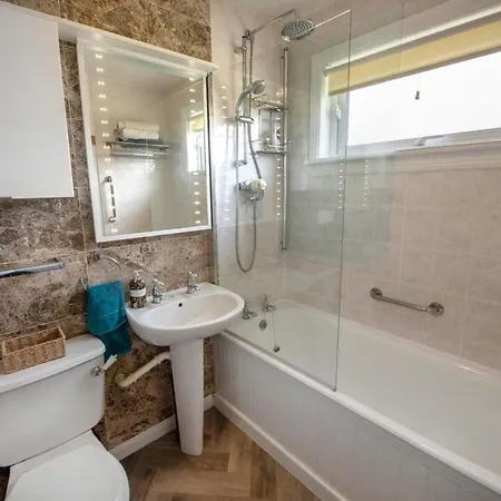 Beautiful Attractive House Free Parking Near Airport Nyaraló Edinburgh