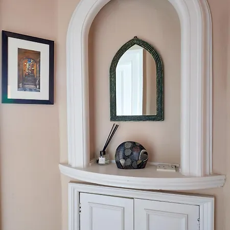 3 Bedroom - Historic Old Town *