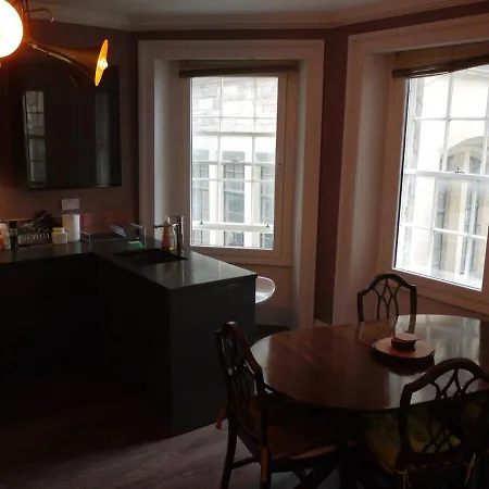 3 Bedroom - Historic Old Town