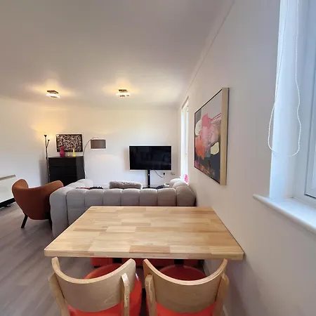 Quiet 2 Bedrooms And 2 Bathrooms With Free Parking Apartament Edynburg