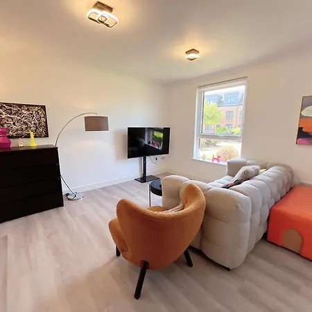 Quiet 2 Bedrooms And 2 Bathrooms With Free Parking Edynburg