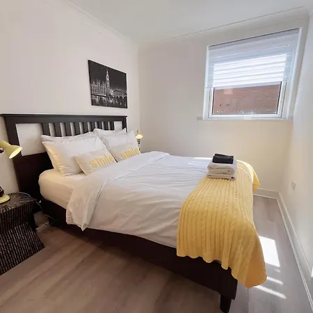 Quiet 2 Bedrooms And 2 Bathrooms With Free Parking * Edynburg
