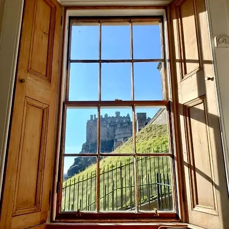 Апартаменты Cosy Flat In Front Of Castle Эдинбург