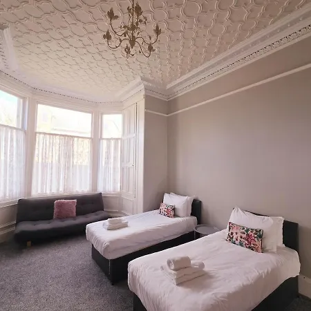 게스트하우스 Delightful 4 Bedroom Family In Newington - Craigmillar Park *