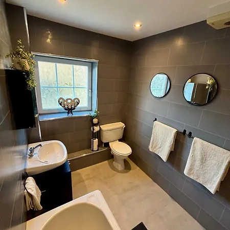 The Wheel House - Private Front Door And Free Parking Lejlighed