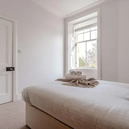 Bright & Elegant Portobello