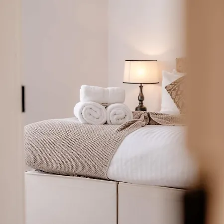 Bright & Elegant Portobello Apartament *