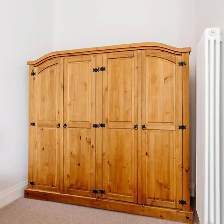 Bright & Elegant Portobello Apartament