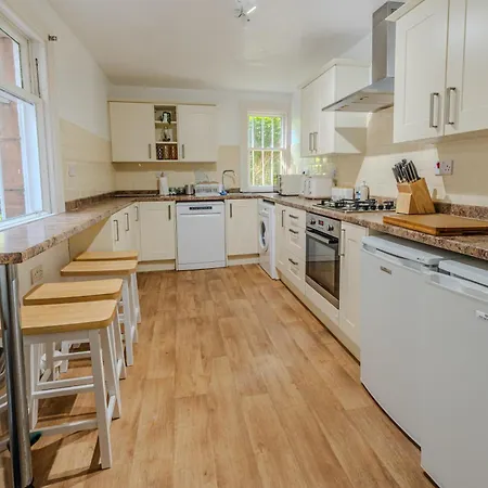 Victorian Charm - Lush Garden, Shops And Parking Appartement *