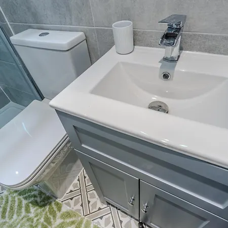 Victorian Charm - Lush Garden, Shops And Parking * Edinburgh