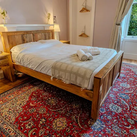 Victorian Charm - Lush Garden, Shops And Parking *