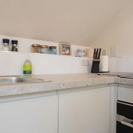 Bright & Airy Mezzanine Loft In - Flat 4, Elgin House Apartamento