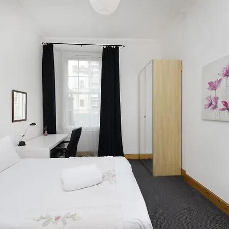 Joivy 3 Bed Flat In Old Town, Close To Grassmarket *