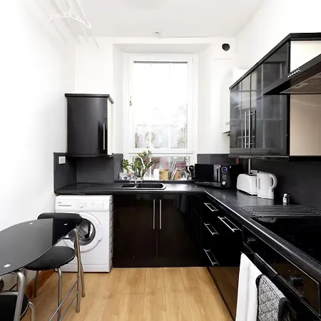 Joivy 3 Bed Flat In Old Town, Close To Grassmarket