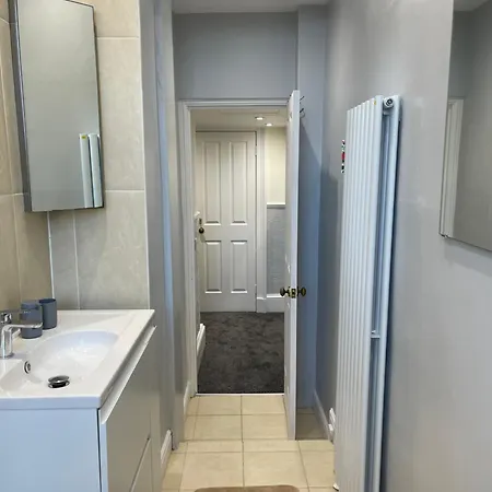 Entire Victorian House 2br - 4 Guests