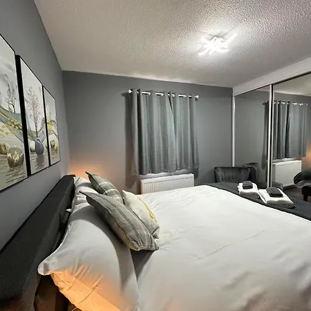 Apartment Two Bedroom Flat In Center With Free Parking *