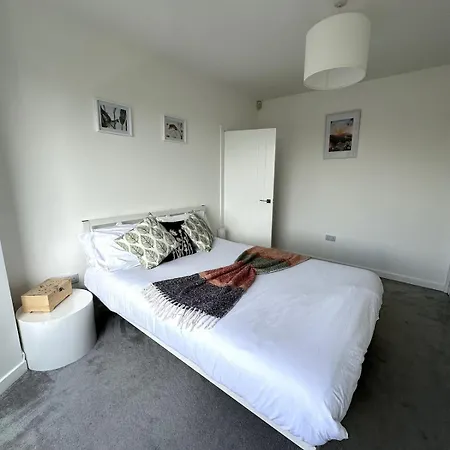 Kaimes Kip Stylish Five Bedroom Holiday home