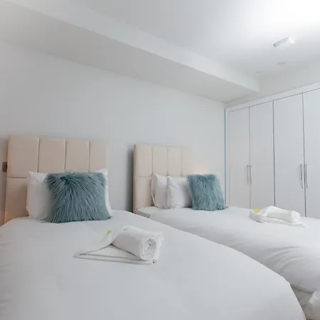 Luxurious - Sleeps 6 شقة *