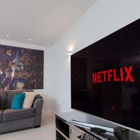 Luxurious - Sleeps 6 شقة *