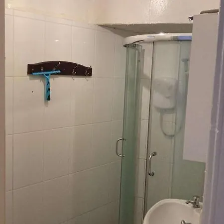 Daire Gilmore Flat (adults Only) *