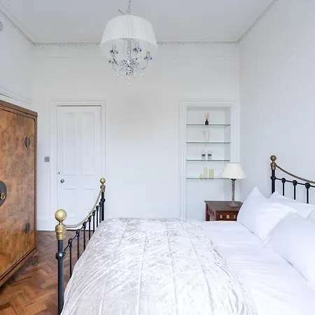 Immaculate One Bedroom Flat In The Centre アパート エディンバラ