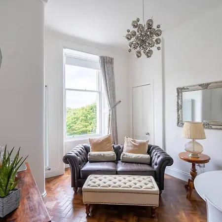 アパート Immaculate One Bedroom Flat In The Centre エディンバラ