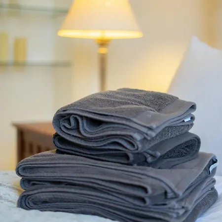 Immaculate One Bedroom Flat In The Centre *