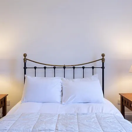 Immaculate One Bedroom Flat In The Centre エディンバラ