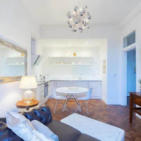 Immaculate One Bedroom Flat In The Centre * 에든버러