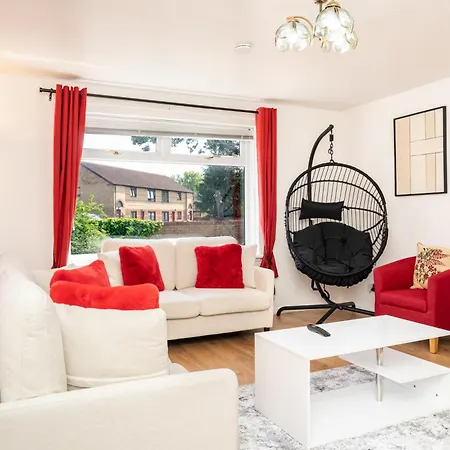 Spacious 5 Bedroom Detached Home, Free Parking, Sleeps 10, Near Centre Edimburgo