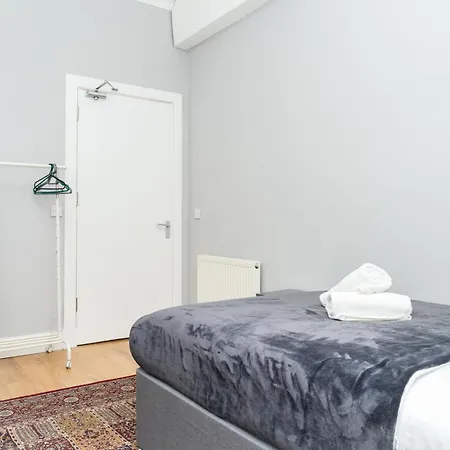 3br Next To Stadium Near Airport Sleeps 7 *