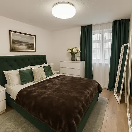 Comfortable 2 Bedroom Flat In The Centre