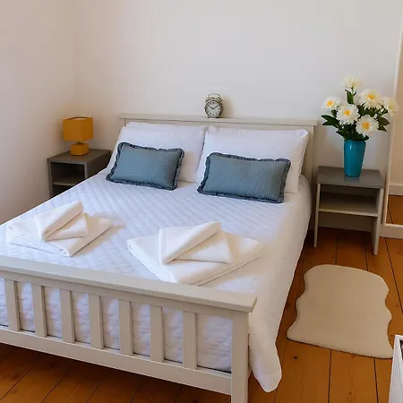Comfy 2br Flat - Near Centre - Great Value & Free Parking *