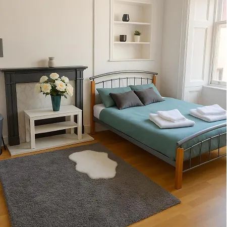 Quiet & Cozy Flat - 1br & Kitchen - Close To Everything Appartement