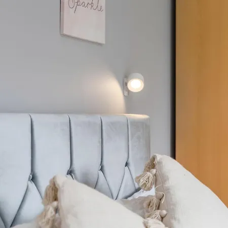 Crewe - Modern 2 Bedroom, Free Private Parking And Garden شقة